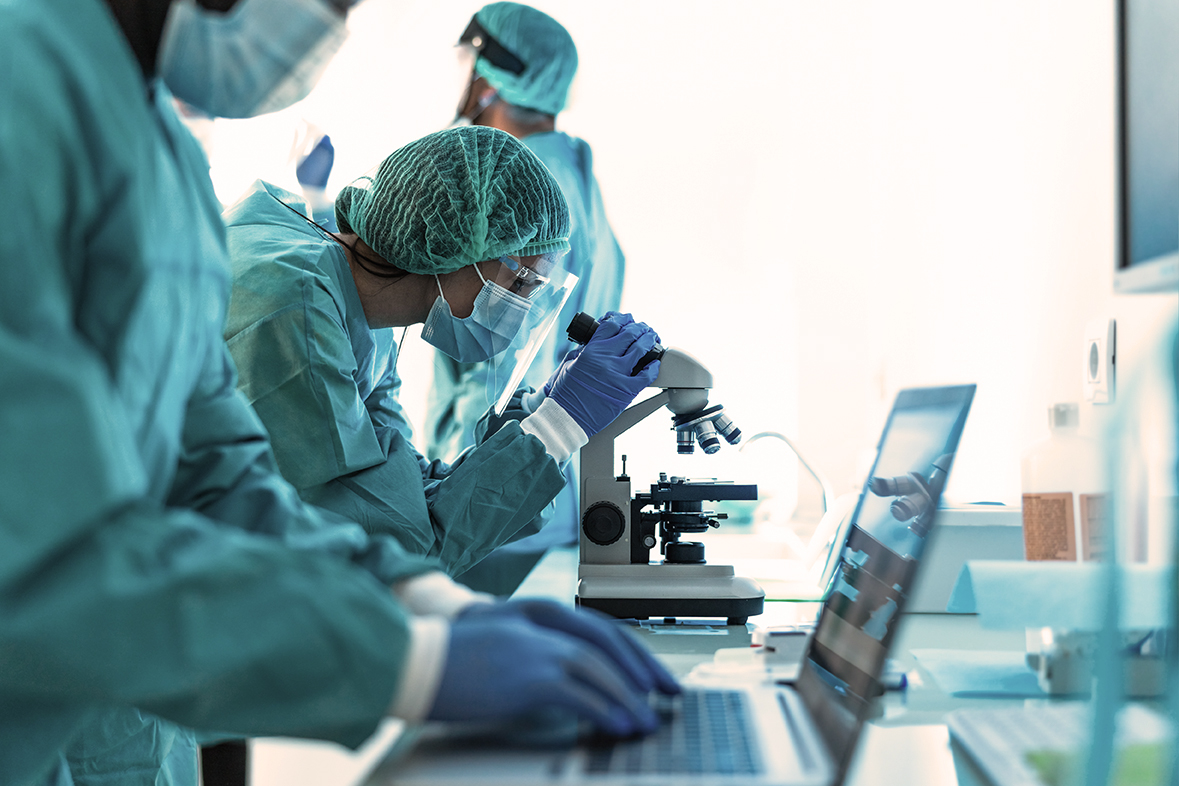 Medical workers doing analysis in laboratory during corona virus outbreak- Science and healthcare concept